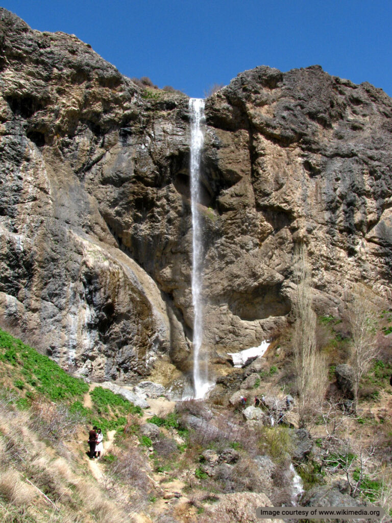 آبشار سنگان پاتوق کوهنوردان تهرانی است