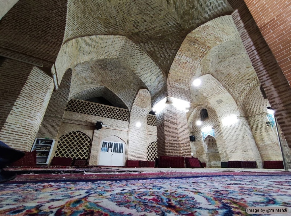 معماری زیبای شبستان مسجد جامع عتیق
