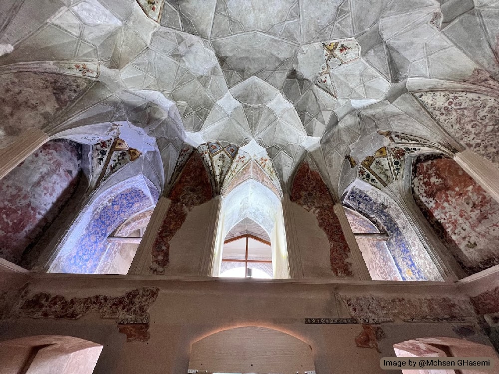 معماری زیبای کاخ چهلستون قزوین
