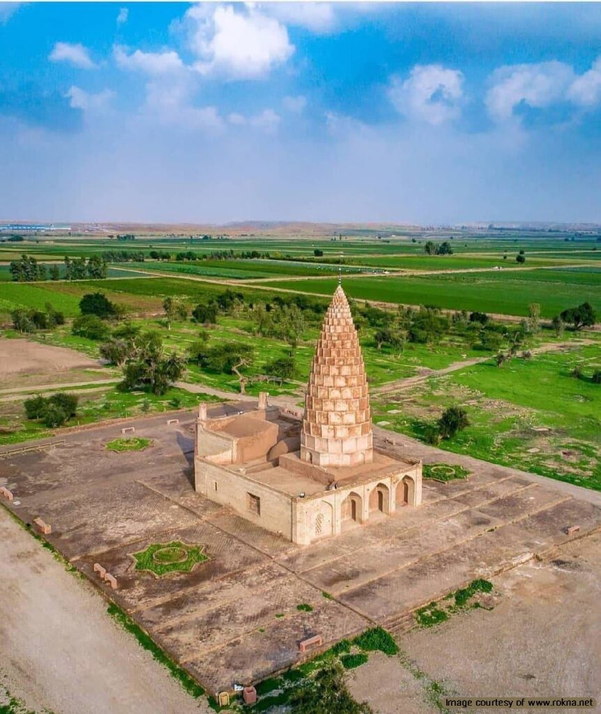 آرامگاه یعقوب لیث صفاری در نزدیکی دزفول قرار دارد