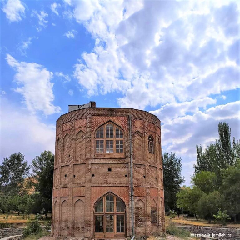 نمایی از برج خلعت پوشان تبریز