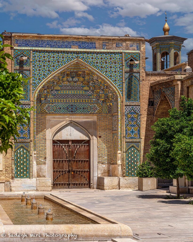 ورودی و سردر زیبای مسجد مشیر