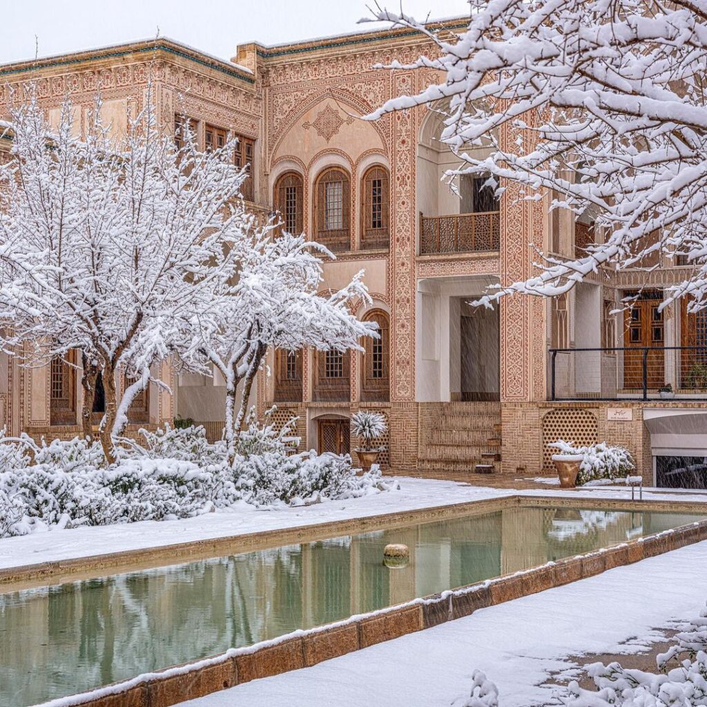 زمستان به تماشای خانه عامری های کاشان بروید