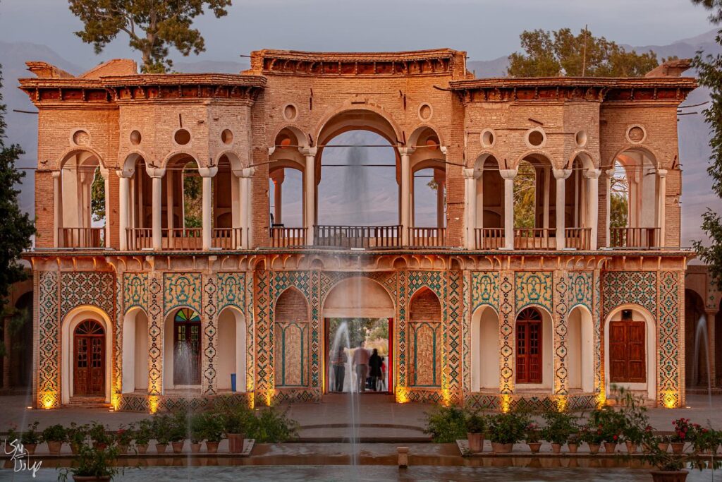 نمایی از عمارت زیبای باغ شاهزاده ماهان