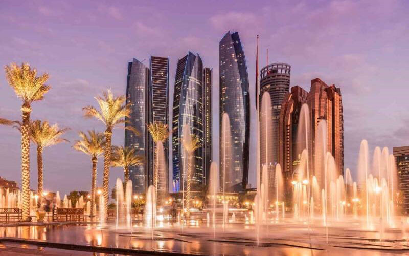 بررسی مزایا و معایب زندگی در امارات