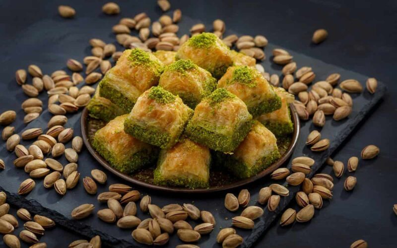 نگاهی به مواد اولیه و طرز تهیه باقلوا