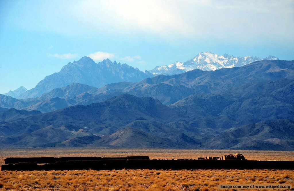 Karkas Mountain (Volture Mountains in Kashan)