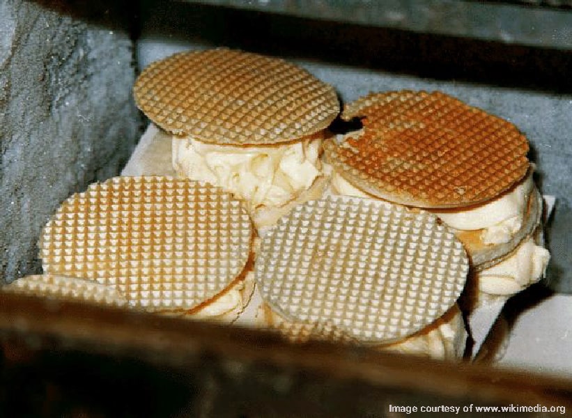 Bastani Sonnati (traditional ice cream)