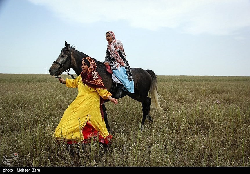 Women in traditional clothing for Ardabil