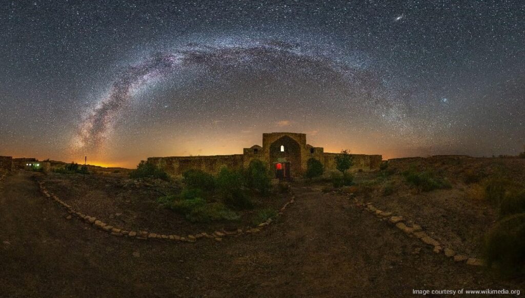 Wide-angle photo of Qasr-e Bahram Caravanserai